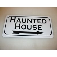 Haunted House with Right Arrow Vintage Stil Metallschild von SuperSigns2