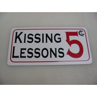 Kissing Lessons 5 Cents Metallschild Kissing Lessons 5 Cents Metallschild von SuperSigns2