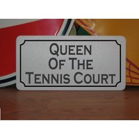 Queen Of The Tennisplatz Metallschild von SuperSigns2