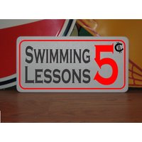 Swimming Lessons 5 Cents Blechschild Für Backyard Pool von SuperSigns2