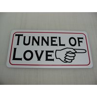 Tunnel Of Love Metallschild Vintage Karneval Messe Boardwalk Vergnügungspark Spielzimmer Tunnel Of Love Metallschild Vintage Karneval Messe Boardwalk Vergnügungspark Spielzimmer von SuperSigns2