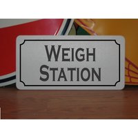 Weigh Station Metallschild Dot Road Landstraße Truck Stop 18Wheeler Weigh Station Metallschild Dot Road Landstraße Truck Stop 18Wheeler von SuperSigns2