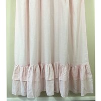 Chambray Rosa Leinen Duschvorhang Mit 2 Tiered Mermaid Rüschen von SuperiorCustomLinens