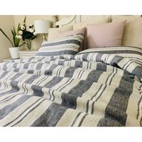 Schiefer Grau Und Natur Leinen Küstenstreifen Bettbezug, in Ungefärbten Natur Schiefergrauen Leinen, Klassisch von SuperiorCustomLinens