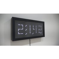 Digitale Wanduhr Digitale Wanduhr von SuperluminalStore