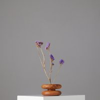 Fluss Stein Vase | Knospe Holz Blumenvase Gedrechseltes Altholz Kampfer Nussbaum von SurcleWood