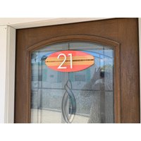 Kleines Surfbrett Adressschild Hausnummer in Lachs Kleines Surfbrett Adressschild Hausnummer in Lachs von SurfboardSigns