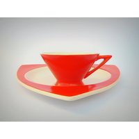 Atomic Art Deco Salem Streamline Tasse Mit Untertasse Tricorne in Mandarin Orange - Einstufung Nach Zustand von SusabellaBrownstein