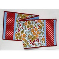 Gesteppter Beeren - Und Blumen-Tischläufer, Fröhlicher Patchwork-Läufer Für Das Bauernhaus, Gesteppter Tischläufer, Landhaus-Chic-Tischwäsche von SusanStahlDesign