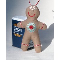 Gesticktes Lebkuchen Ornament Mit Knopfleiste von SusanStahlDesign