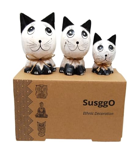 SusggO-Set mit 3 Katzen aus Holz. Handgemachte Figuren, dekorative Katzen, Dekoration, handgeschnitzte Glückskatze, Ornament, Möbel (Weiß, abgenutzt, Details Schwarz GBN) von SusggO