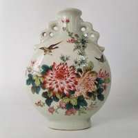 Pastell Porzellan Handbemalte Pfingstrose Blume Doppelohr Flach Flasche Vase Ornamente von Susiepingg