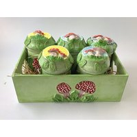 Gewürzglas Pilzartige Gläser Mit Deckel Set in Deko Holzdose Herz | Speisekammer Organisation Kräuterdose Set Gewürzglas Pilzartige Gläser Mit Deckel Set in Deko Holzdose Herz | Speisekammer Organisation Kräuterdose Set von SustainableDecors