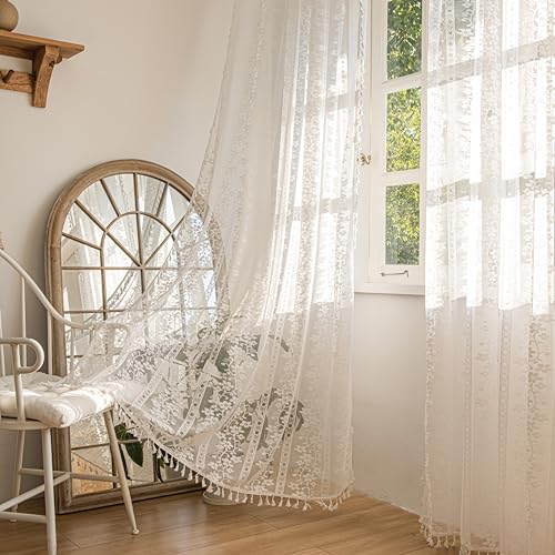 Sutuo Home Boho-Vorhänge, 2 Paneele, für Wohnzimmer, transparente Fensterdekoration im Boho-Stil mit gehäkelter Spitze, florales Landhausdesign, handgemachte Quasten, Stangentasche, 132 x 244 cm Sutuo Home Boho-Vorhänge, 2 Paneele, für Wohnzimmer, transparente Fensterdekoration im Boho-Stil mit gehäkelter Spitze, florales Landhausdesign, handgemachte Quasten, Stangentasche, 132 x 244 cm von Sutuo Home