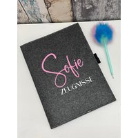 Zeugnismappe A4 „Dein Name" - Einschulungsgeschenk Mit Namen Personalisiert- Mappe Aus Filz Geschenkidee Zur Einschulung von SuzisHandmadeDesign