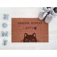 Kokos Fußmatte Für Katzenliebhaber Personalisierte Indoor Türmatte Mit Namen Der Katze Als Geschenk Zum Einzug von SuzuPapers