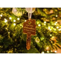 Weihnachtsgeschenk Personalisierter Holz Christbaumschmuck - Geschenk Partner Schlüssel Weihnachtsanhänger Personalisiert von SuzuPapers