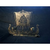 Drakkar Wikinger Schiff Kerzenhalter Valknut Norse Runen Nordic Asatru Dekor Personalisiert Drakkar Wikinger Schiff Kerzenhalter Valknut Norse Runen Nordic Asatru Dekor Personalisiert von SvarogsHammerShop