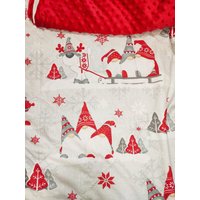 Rote Und Graue Wichteldecke, Weihnachts-Plüschdecke, Weihnachtsgeschenk Kinder, Weihnachten Rote Leprechaun Decke, Plüsch Minky Decke von SvitHappyWorld