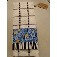 Blaue Floral Rüschen Verziert Handtuch von SwSCustomDesigns