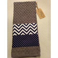 Grau Chevron/Polka Dot Verziert Handtuch von SwSCustomDesigns