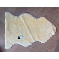 Puschelcreme Kurze Wolle Shearling, Echtes Schaffell, 70 X 90cm von Swedishdalahorse