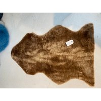 Schaffell Teppiche Mit Naturbelassenen Markierungen Braun, Schaffell von Swedishdalahorse