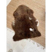 Seltener Schaffell Teppich Mit Natürlichen Markierungen, Echtes Schaffell, Natürliche Schaffellteppich Seltener Schaffell Teppich Mit Natürlichen Markierungen, Echtes Schaffell, Natürliche Schaffellteppich von Swedishdalahorse