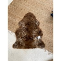 Seltener Schaffell Teppich Mit Natürlichen Markierungen, Echtes Schaffell, Natürliche Schaffellteppich Seltener Schaffell Teppich Mit Natürlichen Markierungen, Echtes Schaffell, Natürliche Schaffellteppich von Swedishdalahorse