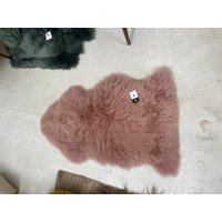 Wunderschöner Dusty Pink Echter Schaffell Teppich, Einzelgröße, Innendeko, Bürostuhlbezug, Homeoffice von Swedishdalahorse