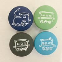 Handbemalte Zugknöpfe Benutzerdefinierte Kinderzimmer Dekor von SweepOfSand