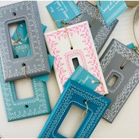 Verkauf Lichtschalter Wandteller Abdeckung Musterstück Restposten Handbemalte Boho-Designs in Rochen, Aqua, Türkis, Pink von SweepOfSand