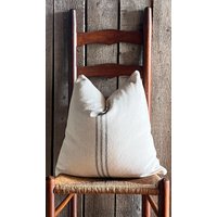 Getreidesack Blau Streifen Kissenbezug | Landhaus Blaue 9Er Streifen-Front Rückseite Aus Unifarbenem Beigem Stoff Reißverschluss Getreidesack Blau Streifen Kissenbezug | Landhaus Blaue 9Er Streifen-Front Rückseite Aus Unifarbenem Beigem Stoff Reißverschluss von SweetAnnieAcres