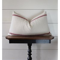 Getreidesack Lendenkissen Kissenbezug | Landhaus Ticking Burgund 3-Streifen Beige Stoff Reißverschluss Getreidesack Lendenkissen Kissenbezug | Landhaus Ticking Burgund 3-Streifen Beige Stoff Reißverschluss von SweetAnnieAcres
