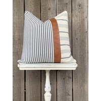 1 Modernes Bauernhaus Breit Gestreifter Kissenbezug Mit Kunstleder Akzent | Gewebte Streifen Creme Back Wähle Dein Muster 1 Modernes Bauernhaus Breit Gestreifter Kissenbezug Mit Kunstleder Akzent | Gewebte Streifen Creme Back Wähle Dein Muster von SweetAnnieAcres
