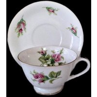 Rosebud Teetasse & Untertasse von SweetEmmaLous