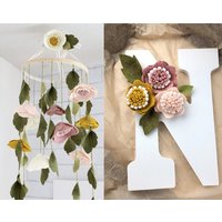 Koordinierende Baby Mädchen Mobile & Monogramm Buchstaben Set - Kinderzimmer Dekor Zauberhafte Wollfilz Anemone Boho Wald Wunderliche Krippe von SweetEnchantement