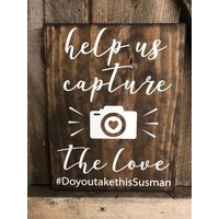 Rustikales Hochzeitsschild.capture The Moment von SweetLoveBlooms