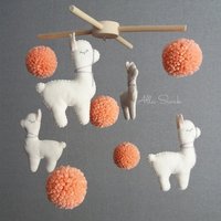 Lama Baby Mobile, Kinderzimmer Dekor, Mädchen Mobile Lama, Pom Krippe Lama Baby Mobile, Kinderzimmer Dekor, Mädchen Mobile Lama, Pom Krippe von SweetMobiles