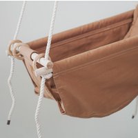 Verstellbare Indoor Babyschaukel | Hängematte Schaukel Braun Kinderzimmer Dekor Einzigartiges Babypartygeschenk Stoffschaukel von SweetSwinging