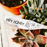 Honig-Streuer Gestempelt Butter Streuer - He Honig Käse Messer Marmelade Liebe Ist Jahrgang von SweetThymeDesign