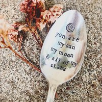 Kaffee Löffel-Gestempelt Teelöffel - Sie Sind Meine Sonne Mein Mond Und Alle Sterne Hochzeit Gestempelt Kaffeelöffel Tee von SweetThymeDesign