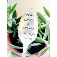 Kaffee Und Freunde Die Perfekte Mischung Gestempelt Silbernen Löffel Freund Geschenk Freundin Silber Kaffeelöffel Galantinen Valentinstag von SweetThymeDesign