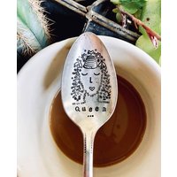 Kaffeelöffel - Gestempelt Silberlöffel Queen Muttertagsgeschenk Weiblich Damen Beste Freundin-Geschenk Girl-Power von SweetThymeDesign