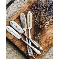 Silber-Messer-Set, Verbreitet Liebe, Käsemesser, Hochzeitsgeschenk, Dusche-Geschenk, Brautdusche Gestempelt Buttermesser, Messer Silber-Messer-Set, Verbreitet Liebe, Käsemesser, Hochzeitsgeschenk, Dusche-Geschenk, Brautdusche Gestempelt Buttermesser, Messer von SweetThymeDesign
