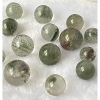 Mini Garten Quarz Kugel, Phantom Wunderschöne Natürliche Einschluss Lodolith Geist Kugel von SweetieeDesigns