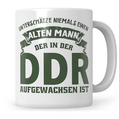 Sweetify DDR Tasse, Opa Geschenk, Unterschätze niemals einen alten Mann der in der DDR aufgewachsen ist, Ossi Kaffeetasse, Humor Witz Lustige Geschenkidee von Sweetify