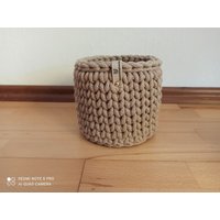 Häkelkorb Rund Gehäkeltes Utensilokorb Aufbewahrungskorb Weihnachten Ostern Brotkorb Geschenkidee Baumwollkordel Holzboden von SweetknittbySwetlana