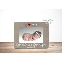 Weihnachtsgeschenk Für Großeltern Fotorahmen, Personalisiertes Geschenk Großeltern, Ich Liebe Meine Oma & Opa, Enkelkinder Bilderrahmen von SweetnPetiteDesignCo