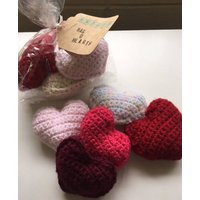 Gehäkelte Tasche Mini Gefüllte Herzen Schüssel Füller Kissen Tucks von SweetnessOfLove